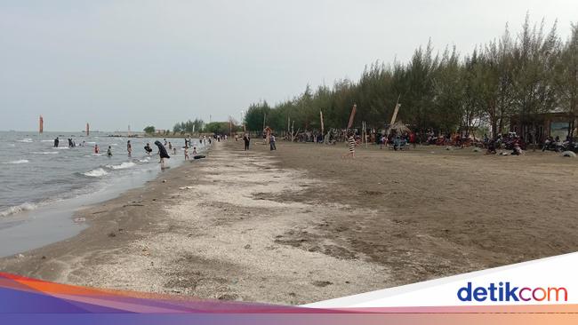 Kisah Pemuda Indramayu Rela Gadai Motor Demi Menata Wisata Pantai di Desanya
