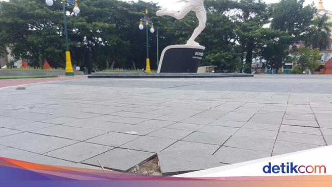 Belum Ada Sebulan Diresmikan, Taman Pataraksa Cirebon Kok Sudah Rusak?