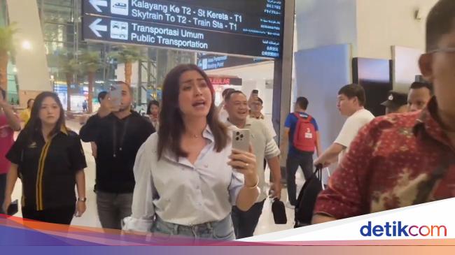 Rasa Emosi yang Meluap, Jessica Iskandar Berteriak Bertemu CSB di Bandara