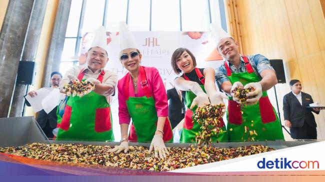 Di Akhir Tahun, Hotel Ini Mulai dengan Bagi-bagi Kue Manis