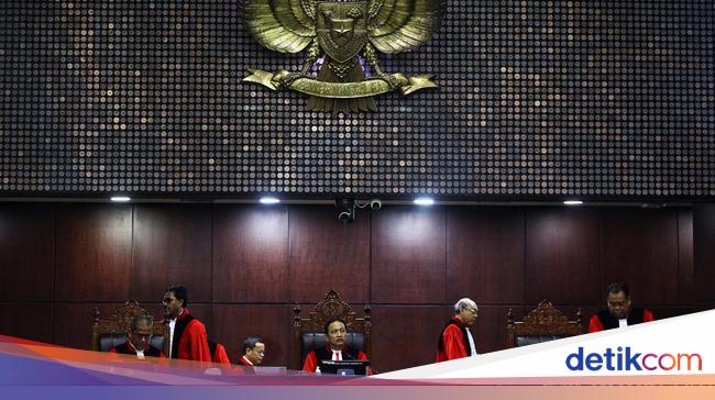 2 Mahasiswa UI Gugat ke MK Minta Caleg Terpilih Maju Pilkada Harus Mundur