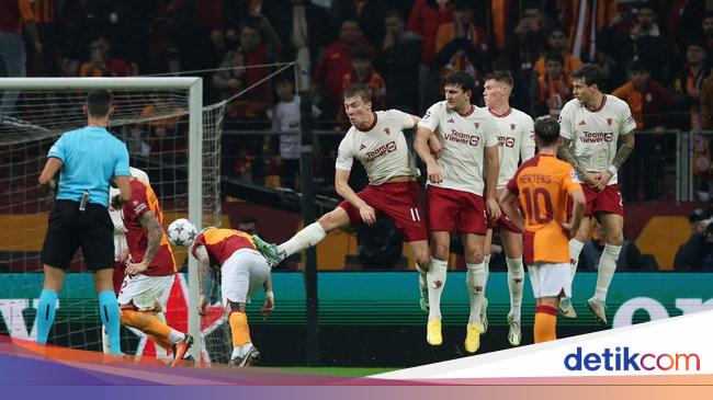 Gol Pertama Galatasaray ke MU Enggak Sah?