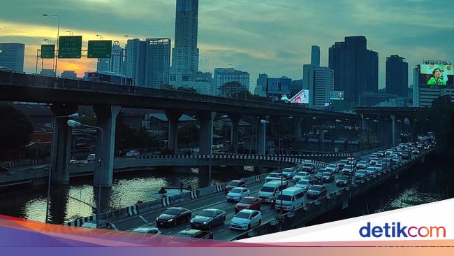 Lalu Lintas Bangkok Macet Kayak Jakarta, tapi Udaranya Tetap Bersih