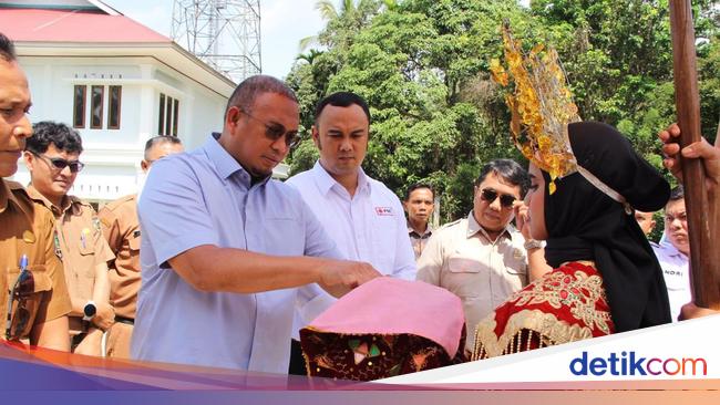 Andre Rosiade Resmikan Pasar Pematang Panjang Bareng Bupati Sijunjung