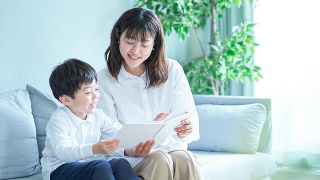 Menempa Pribadi Tangguh: Panduan Lengkap Mendidik Anak Berkarakter Kuat