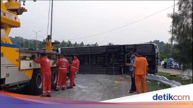 Polisi Amankan Sopir Bus 'Maut' yang Menewaskan 12 Orang di Tol Cipali