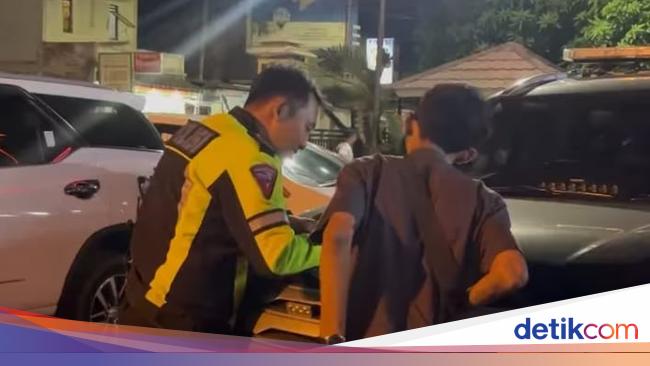 Caleg DPR Ditilang Usai Pakai Pelat Polri, Sirene dan Strobo Dicopot!