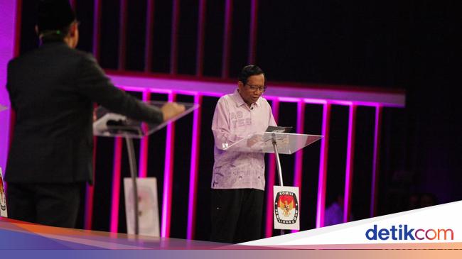 Ganjar Ungkap Alasan Mahfud Ganti Baju di Sesi Terakhir Debat Kedua