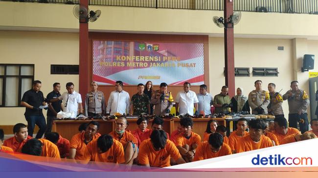 1 Polisi Terluka saat Lerai Tawuran di Menteng, 12 Pelaku Ditangkap