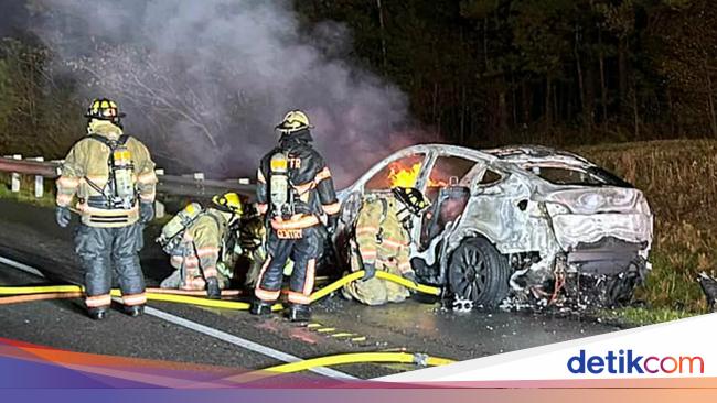 Mobil Listrik Tesla Terbakar, Butuh 36 Ribu Galon Air untuk Padamkan Api