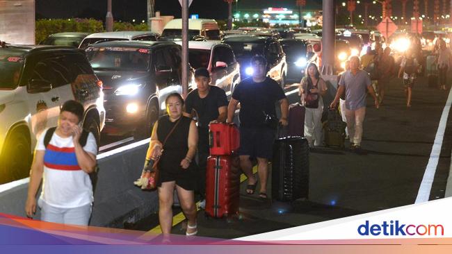 Usul Sandiaga Atasi Macet Horor di Bali: Buka Tutup Jalan hingga Taksi Laut