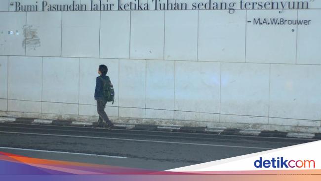 Menelusuri Jalan Asia Afrika Bandung, Sarapannya Lontong Kikil