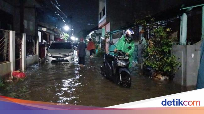 Perumahan di Pamulang Banjir Usai Diguyur Hujan Deras