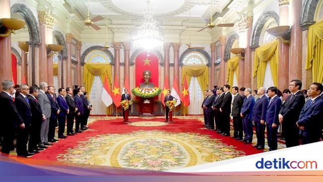 Jokowi Bertemu Presiden Vietnam, Bahas Industri Digital-Mobil Listrik