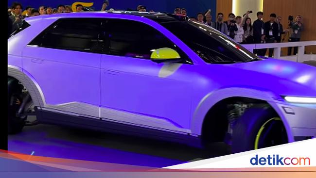 Seperti Kepiting, Hyundai dan Mercy Bisa Jalan ke Samping dan Berputar 360 Derajat
