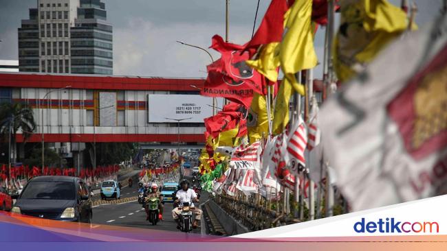 Bendera Parpol Bikin Kakek-Nenek Celaka, Ganggu Fungsi Jalan Bisa Dipidana