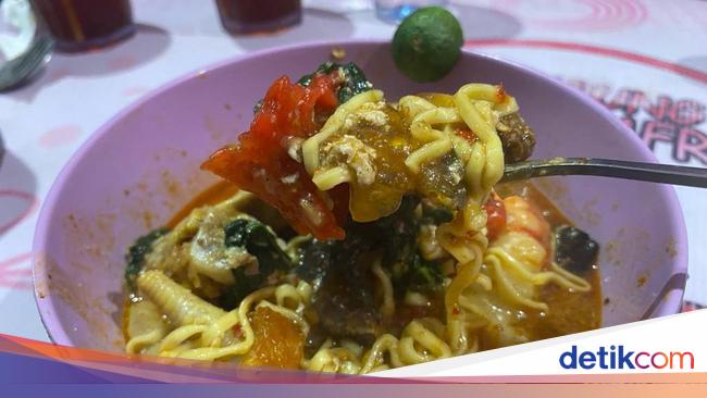 Seblak Mama Zafran: Seblak Beragam Topping dan Basreng Bojot yang Hits