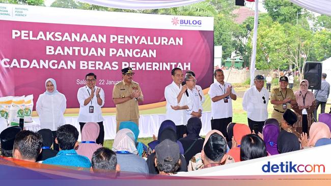 Jokowi Cek Penyaluran Bantuan Pangan di Salatiga: Ibu-Ibu Sudah Dapat Semua?