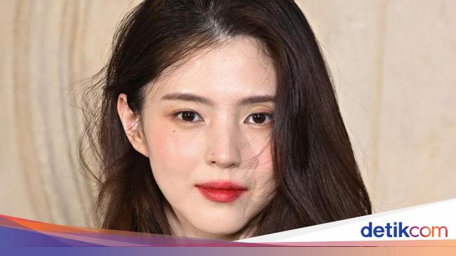 5 Gaya Makeup Han So Hee, Lipstik Merah Terang Jadi Andalan