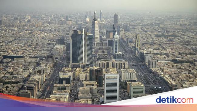 Penjualan Miras Dibolehkan di Arab Saudi: Masyarakat Terpecah Pendapat