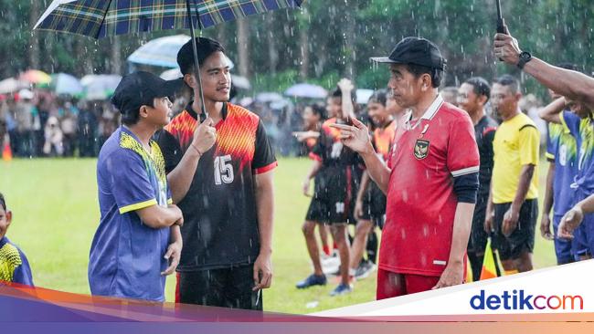 Momen Jokowi, Kaesang hingga Raja Juli Main Bola Bareng di Sleman