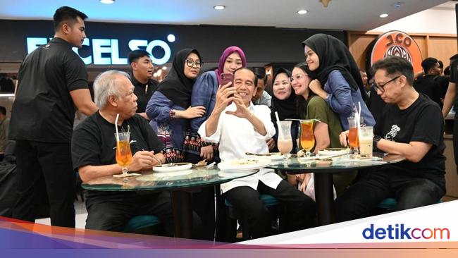 Ngopi di Malioboro Bareng Menteri-menterinya, Jokowi Jadi Rebutan Selfie