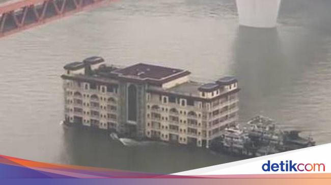 Fenomena Unik: Gedung 5 Lantai di China Dipindahkan dengan Kapal Derek Lewat Sungai, Tak Ada Kerusakan!