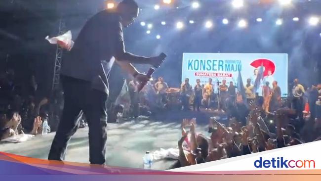 Puluhan Ribu Gen Z Padang Histeris Saat Andre Rosiade Video Call Azizah-Arhan