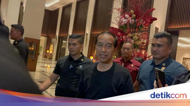 Sambangi Hotel Fairmont Disusul Gibran, Jokowi Ngaku Antar Cucu