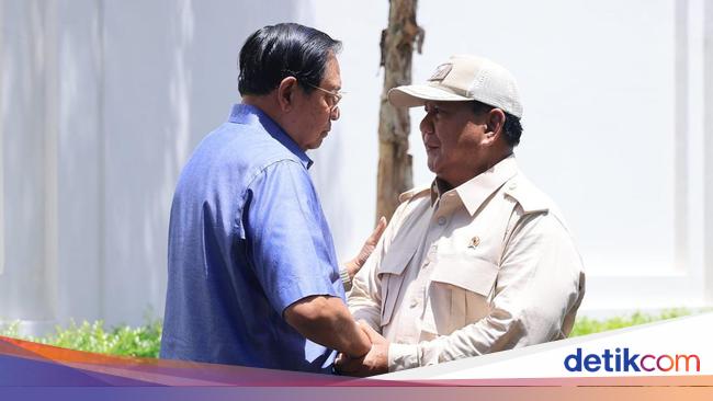 Penuh Kekeluargaan, Prabowo Tiba di Cikeas Berlebaran dengan SBY