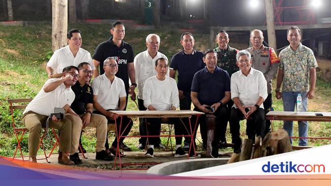 Malam Akrab Jokowi dan Menteri di IKN, Basuki-Panglima TNI Main Alat Musik