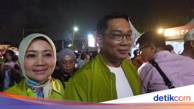 Ridwan Kamil Nonton Konser Ed Sheeran di JIS Bareng Istri