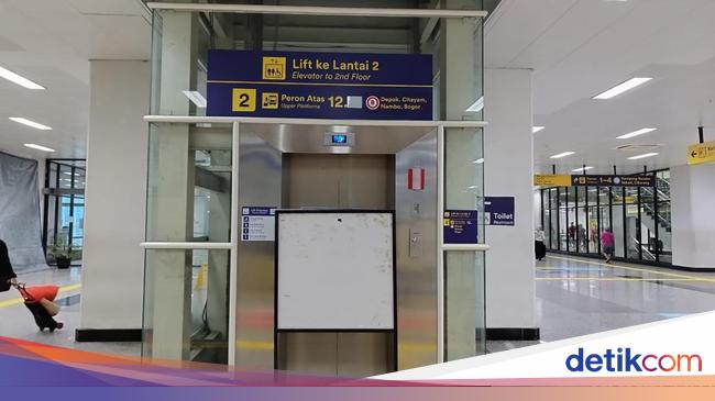 Eskalator Peron 11-12 Manggarai Belum Juga Nyala, Kini Lift Ikutan Mati