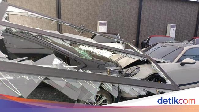 Fakta Baru Terungkap soal Geger Xpander Tabrak Porsche di Showroom