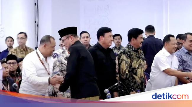 Hadi, Tito, hingga BG Hadiri Pengumuman Hasil Pemilu 2024 di KPU