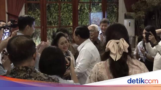Momen Prabowo dan Titiek Cipika-cipiki di Kertanegara Usai Menang Pilpres