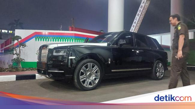 Kado Rolls-Royce dari Harvey Moeis ke Sandra Dewi Disita Kejagung!