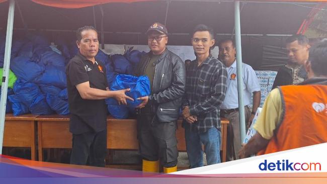 Gerindra Kirim Ribuan Paket Sembako untuk Warga Terdampak Lahar Dingin Gunung Marapi di Agam