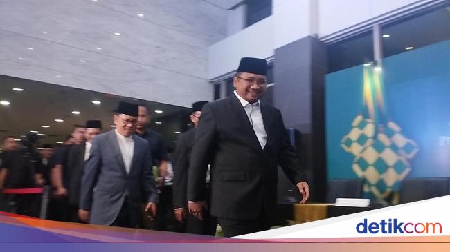 Menag Yaqut Tiba di Kemenag untuk Ikuti Sidang Isbat 1 Syawal 1445 H