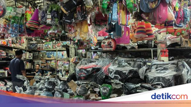 Pasar Gembrong Bertahan di Tengah Gempuran Toko Online