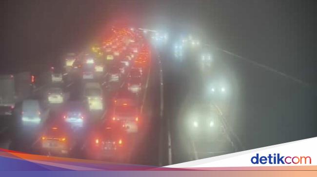 Wow Polisi Terapkan Sistem Contraflow di Tol Jakarta Cikampek