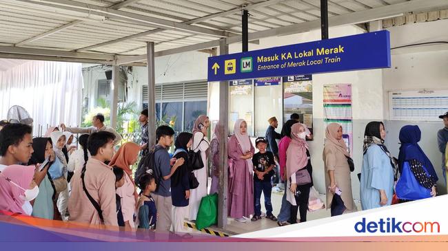 H+4 Lebaran, 6.649 Orang Turun di KA Stasiun Rangkasbitung