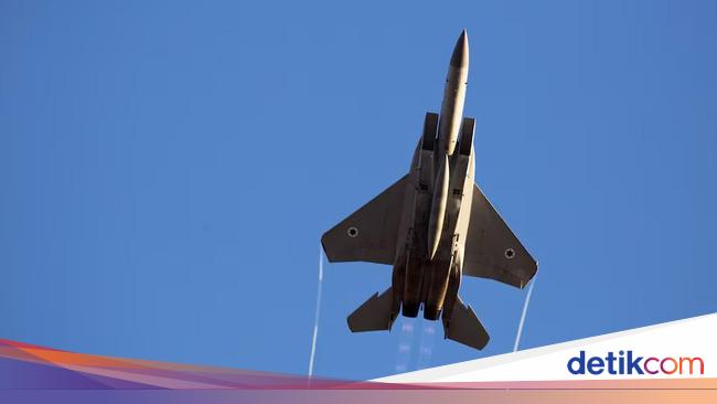 Jet Israel Serang Puluhan Peluncur Roket Hizbullah di Lebanon