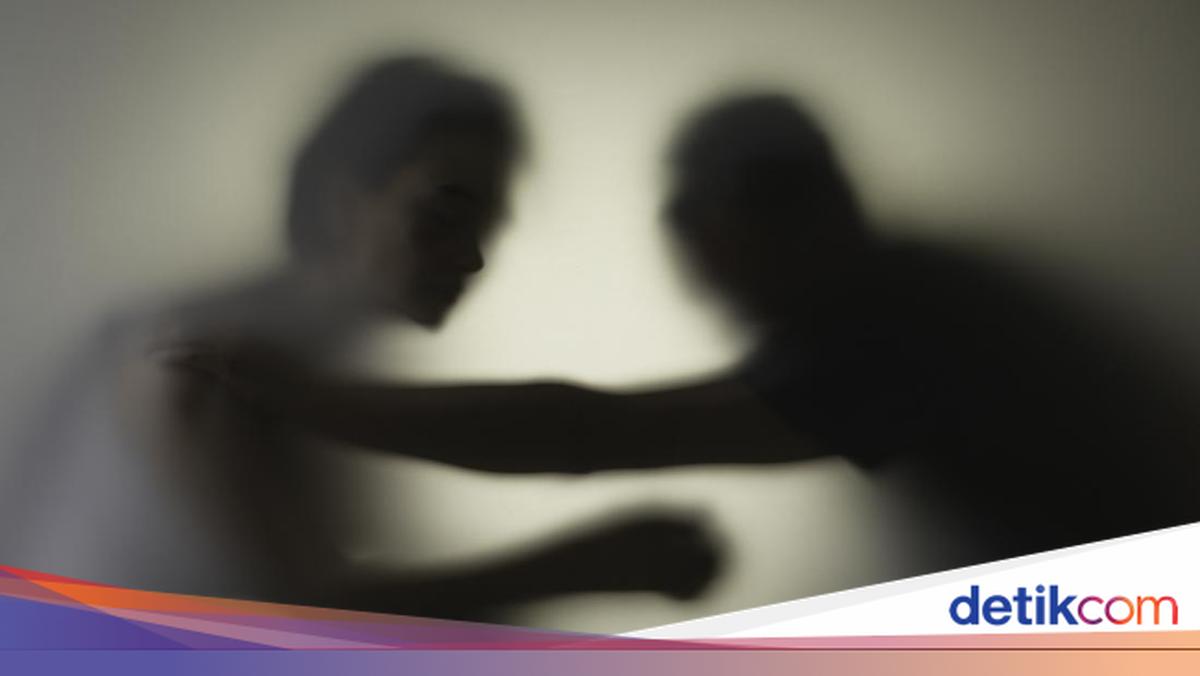 Viral Dua Pemotor Adu Jotos Dipicu Senggolan di Exit Tol Sawangan Depok