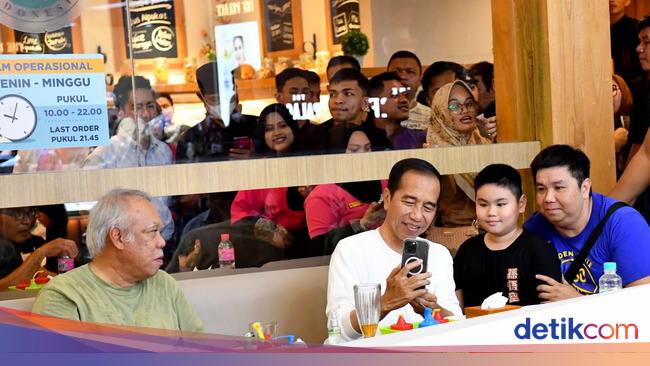 Jokowi Bareng Basuki-Budi Karya Makan Bakso di Gorontalo, Warga Antusias