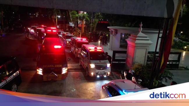 Pemkot Depok Kirim 32 Ambulans Bantu Evakuasi Korban Kecelakaan Bus di Subang