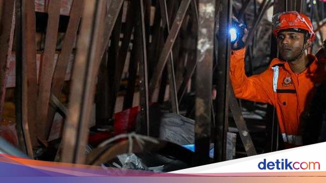 Korban Tewas Papan Reklame Ambruk di India Bertambah Jadi 12 Orang