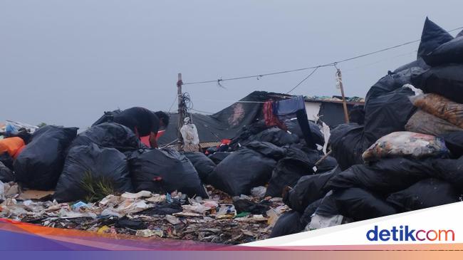 Sampah Menumpuk di Joglo Jakbar Bikin Warga Berkeluh Kesah