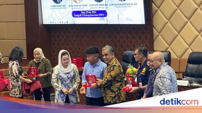 Fraksi Gerindra DPR Gelar Seminar Pengembangan Transportasi dan Logistik