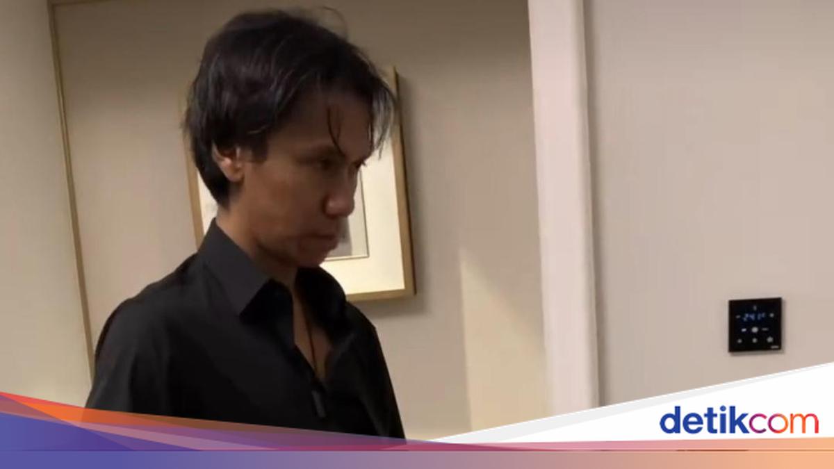 Detik-detik Ular Kobra Sambangi Rumah Eross Sheila on 7 Tengah Malam